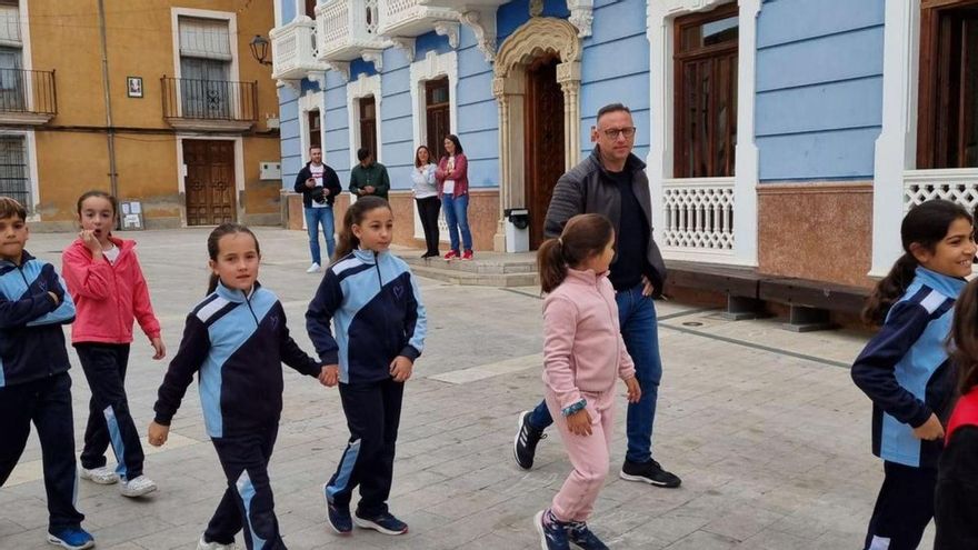 Bullas celebra una marcha solidaria por el Día de la Infancia