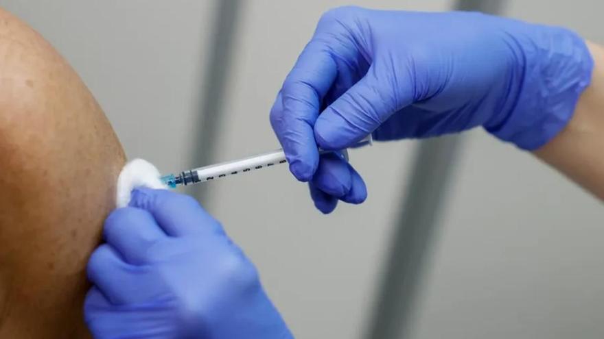 Andalucía amplía desde el lunes la vacunación del VPH a chicos adolescentes hasta los 18 años