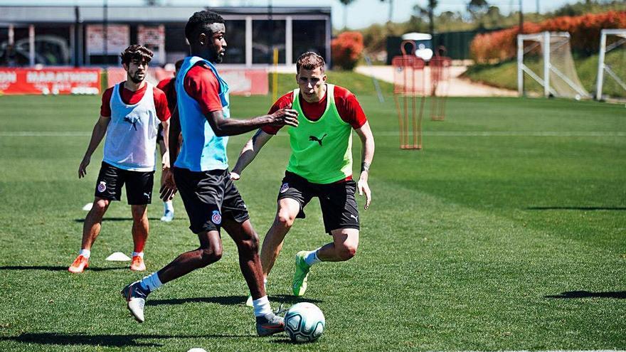 Pape Diamanka, en l&#039;entrenament que el Girona va realitzar ahir a La Vinya.