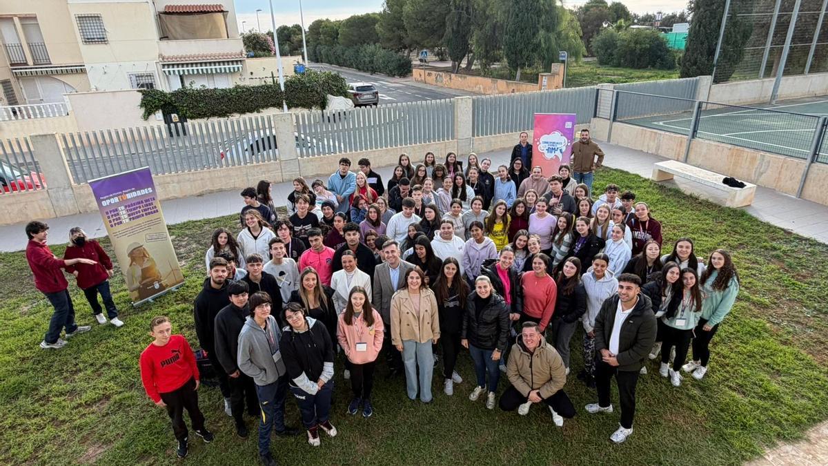 La consejera de Turismo, Cultura, Juventud y Deportes, Carmen Conesa, visitó el encuentro formativo de Corresponsales Juveniles en San Pedro del Pinatar.