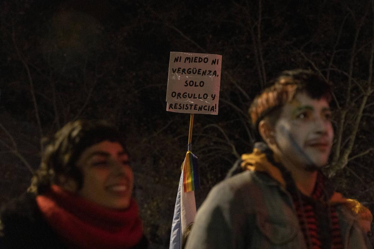 Manifestación frente al Consulado de Argentina en Barcelona contra Milei por dichos anti LGTB+ en Davos