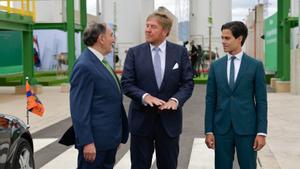 El rey de Países Bajos, Guillermo Alejandro, conoce de la mano de Ignacio Sánchez Galán la planta de hidrógeno verde que Iberdrola tiene en Puertollano