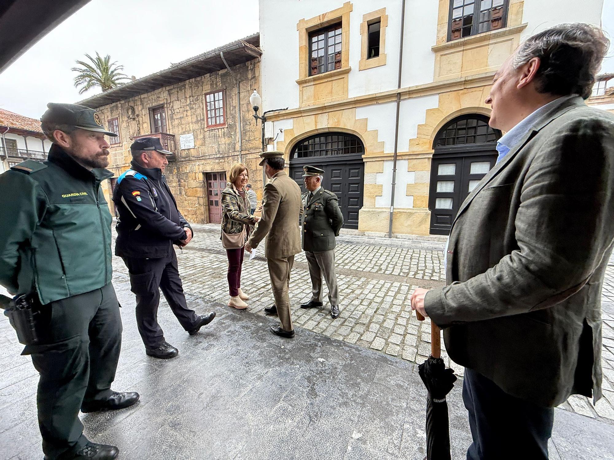 Así fue la inauguración de la exposición fotográfica de ARES en Villaviciosa