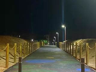 Se hizo la luz en los pasos peatones sobre el futuro Parque Central de Alicante diez días antes de la protesta vecinal