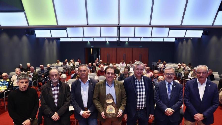 «El Monsacro no es sólo de Morcín, es un icono de Asturias», dice Mino García