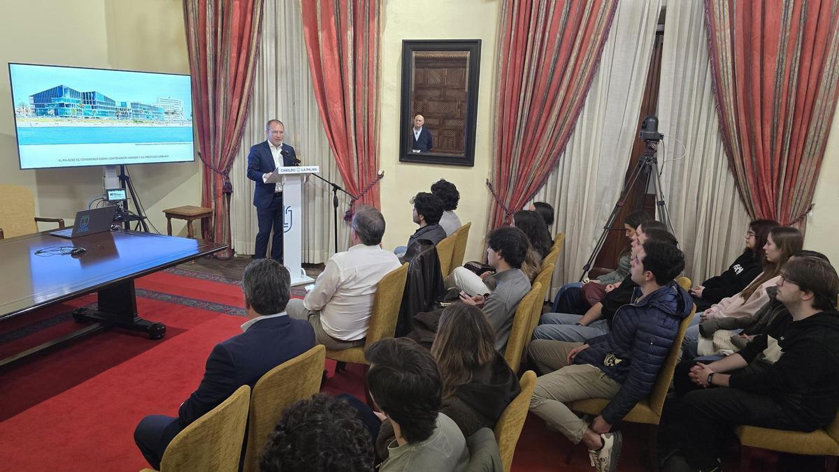 El presidente insular Sergio Rodríguez en un acto durante la visita de los participantes del proyecto