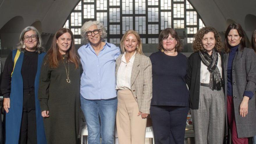 El periodismo desde la perspectiva de tres mujeres, en el mercado de San Agustín de A Coruña