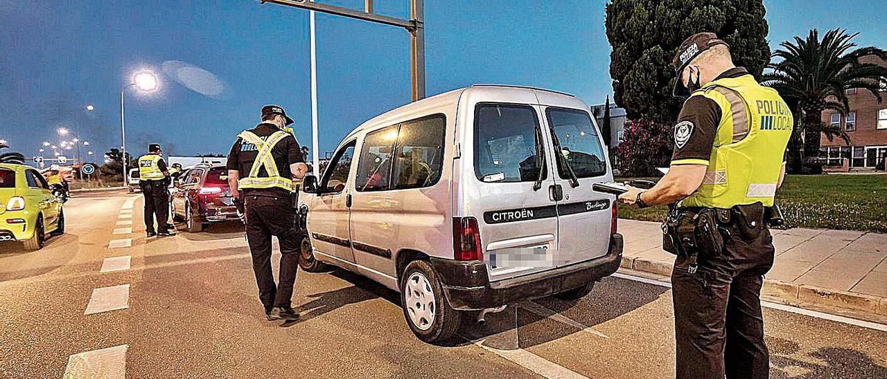 Uno de los controles de accesos al polígono de Son Castelló realizado estas últimas semanas. | B. RAMON