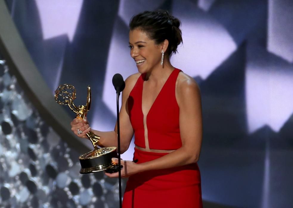 el Emmy a la mejor actriz dramática para Tatiana Maslany por "Orphan Black",