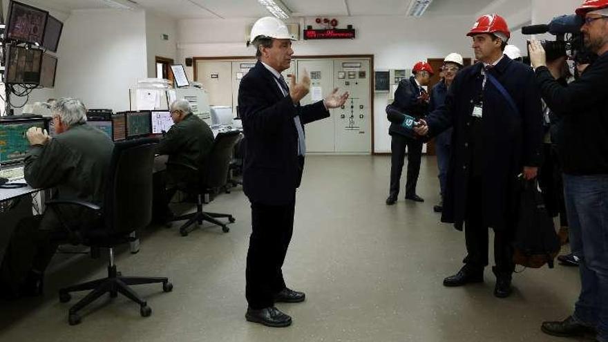 Mesquita en el centro de control de la planta de Estrarreja. // CUF