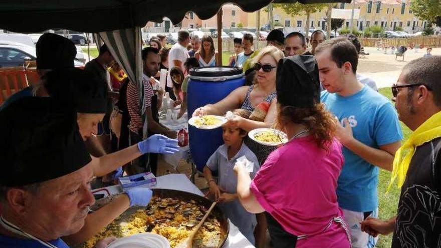 Los vecinos del barrio, durante sus fiestas.