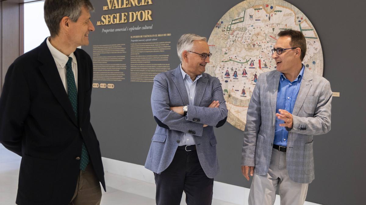 Amadeo Serra, Josep Vicent Boira y Luis Arciniega, en la exposición del Puerto de València.