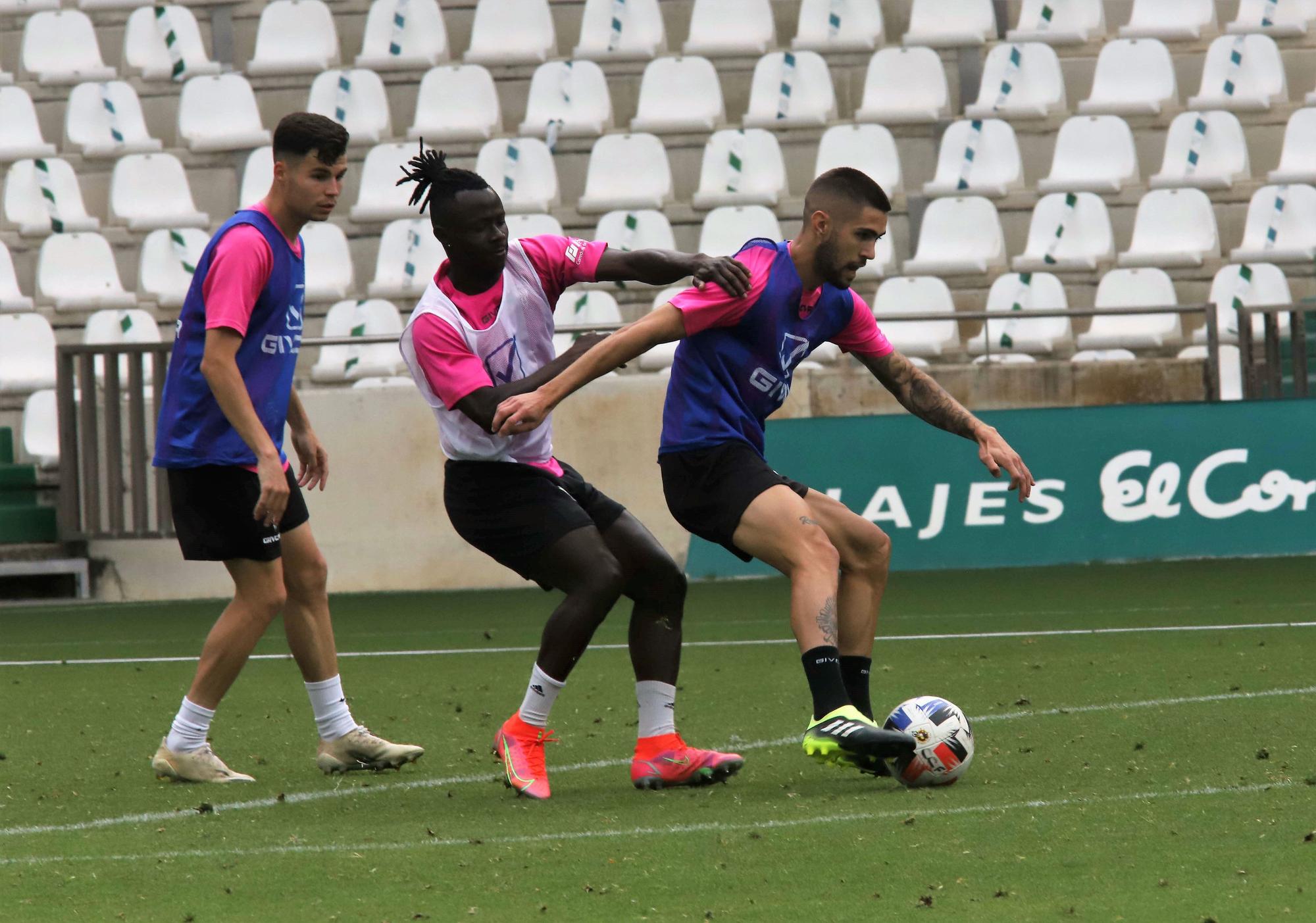 Entrenamiento del Córdoba CF tras el descenso a Segunda RFEF