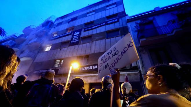 La Generalitat y el Ajuntament de Barcelona acuerdan la compra de un edificio de Sant Andreu para frenar el desahucio de 30 personas