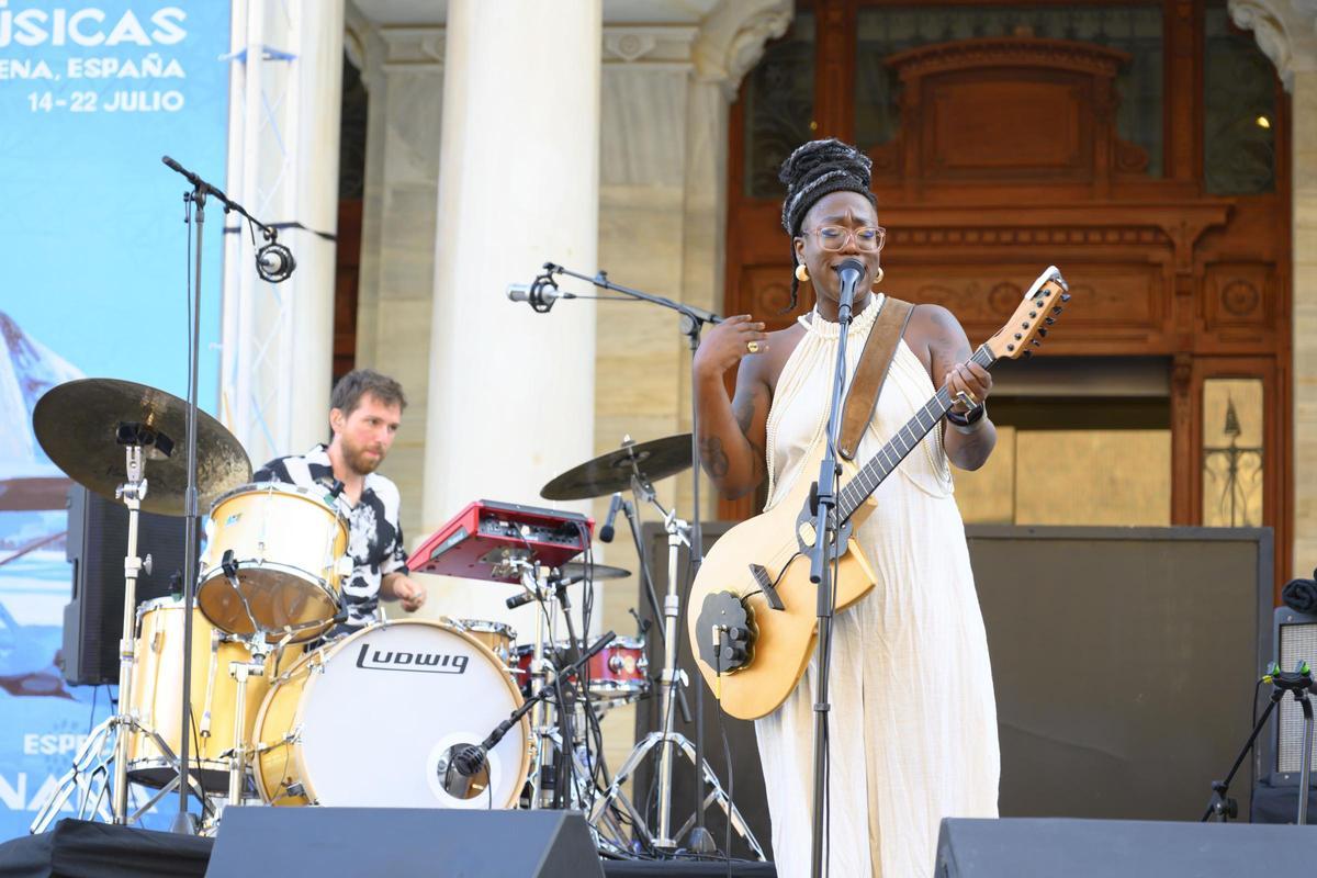Melissa Laveaux y Rozalén en La Mar de Músicas