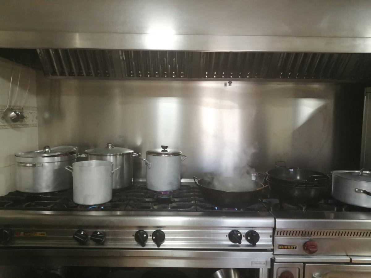Imagen de la cocina de La Carrasca de Culla, donde Cati elabora todos sus guisos.