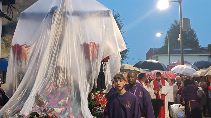 La procesión de El Cristo de Santa Ana, en imágenes