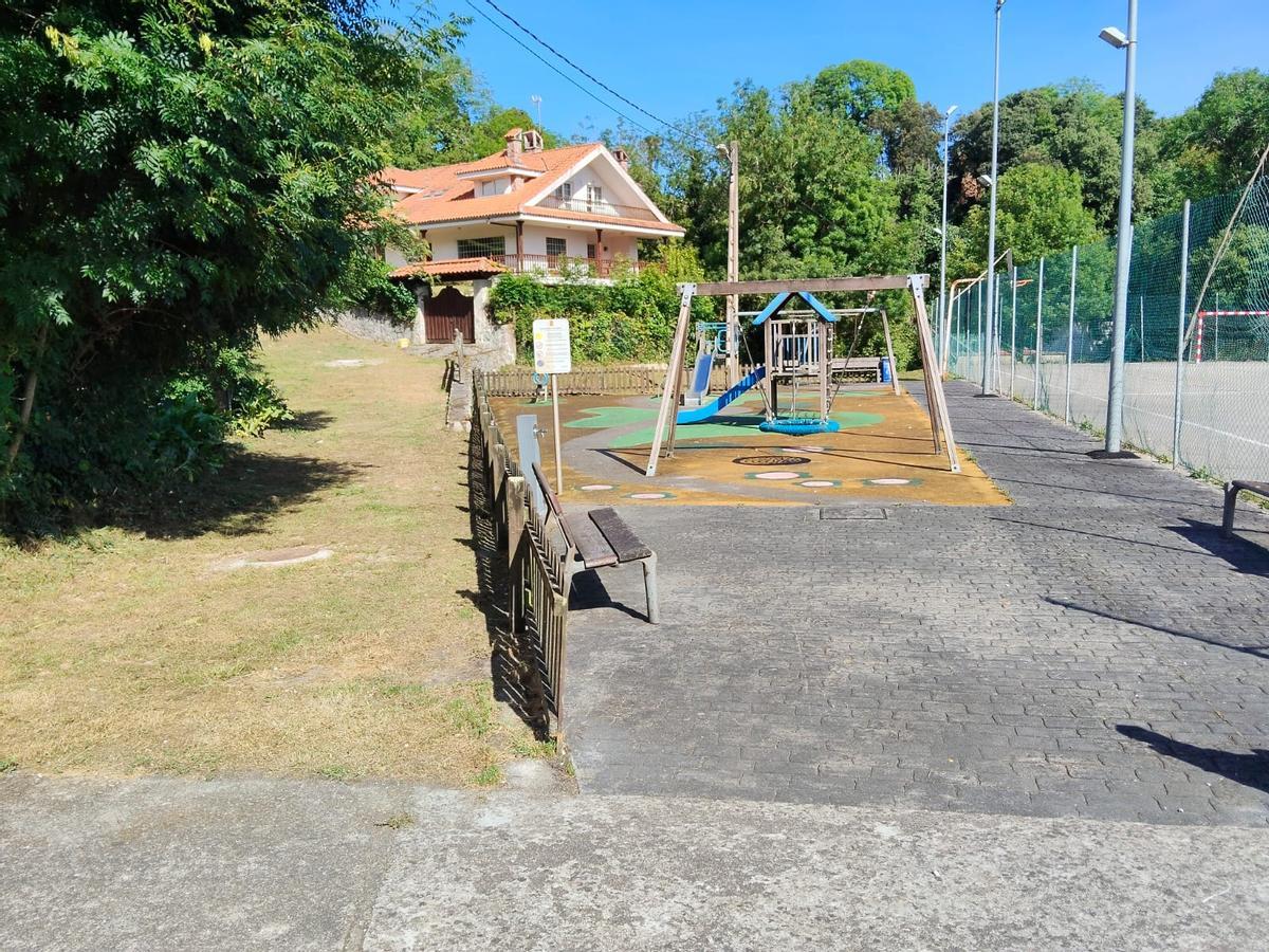 Llanes pone a punto todos los parques infantiles y las áreas recreativas del concejo