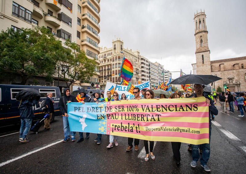 9 d'Octubre: Tensión en las manifestaciones en el centro de València