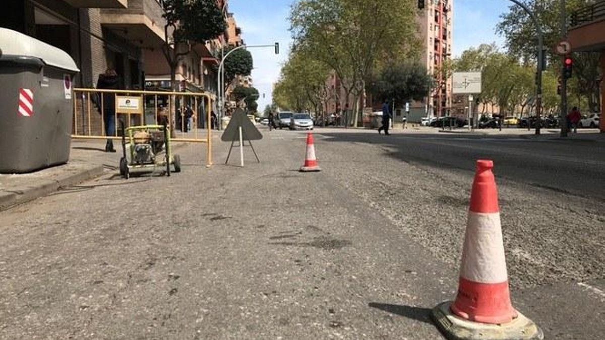 Obras en una calle de Badalona