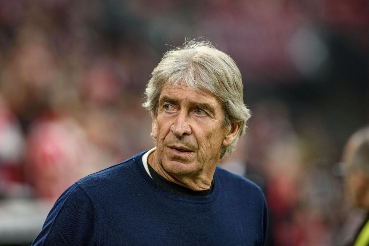 Manuel Pellegrini, durante el partido de la jornada 29 de LaLiga entre el Athletic Club y el Real Betis Balompié en San Mamés