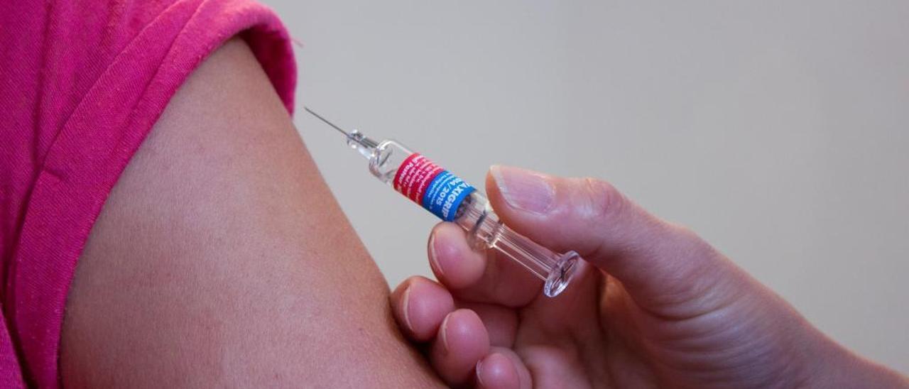 Asturias vacuna a los niños de sarampión con dosis prestadas por Cataluña