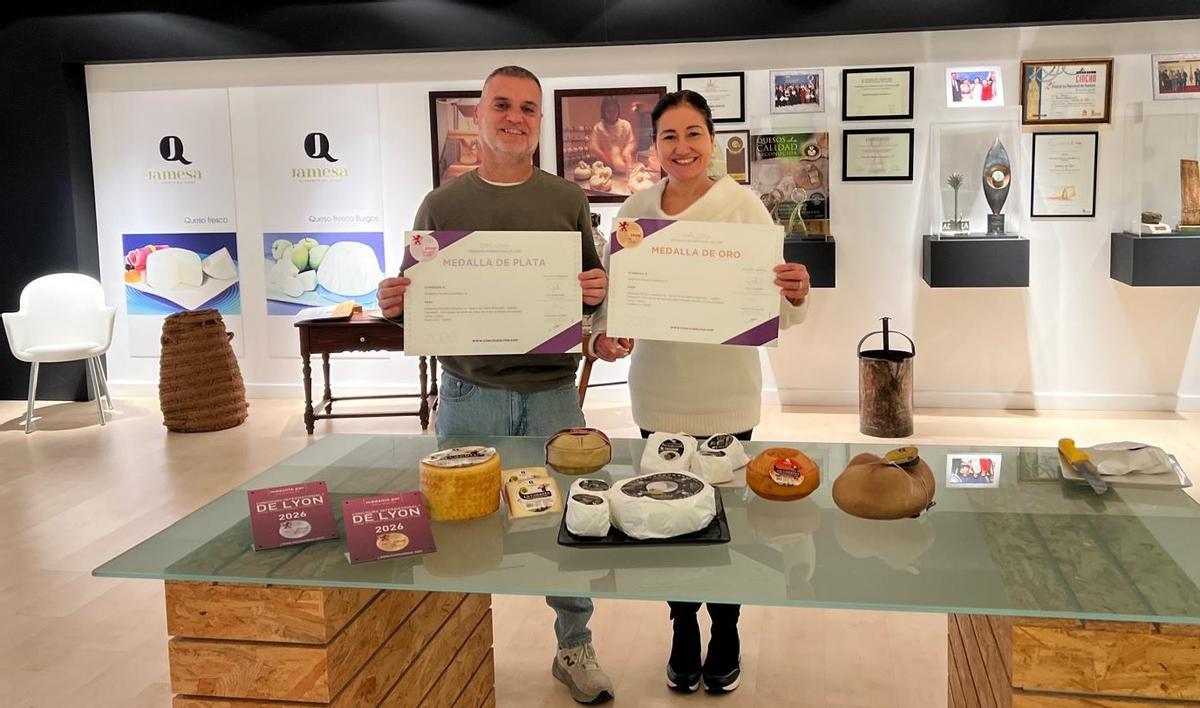 Responsables de Jamesa con las dos medallas obtenidas en el certamen.