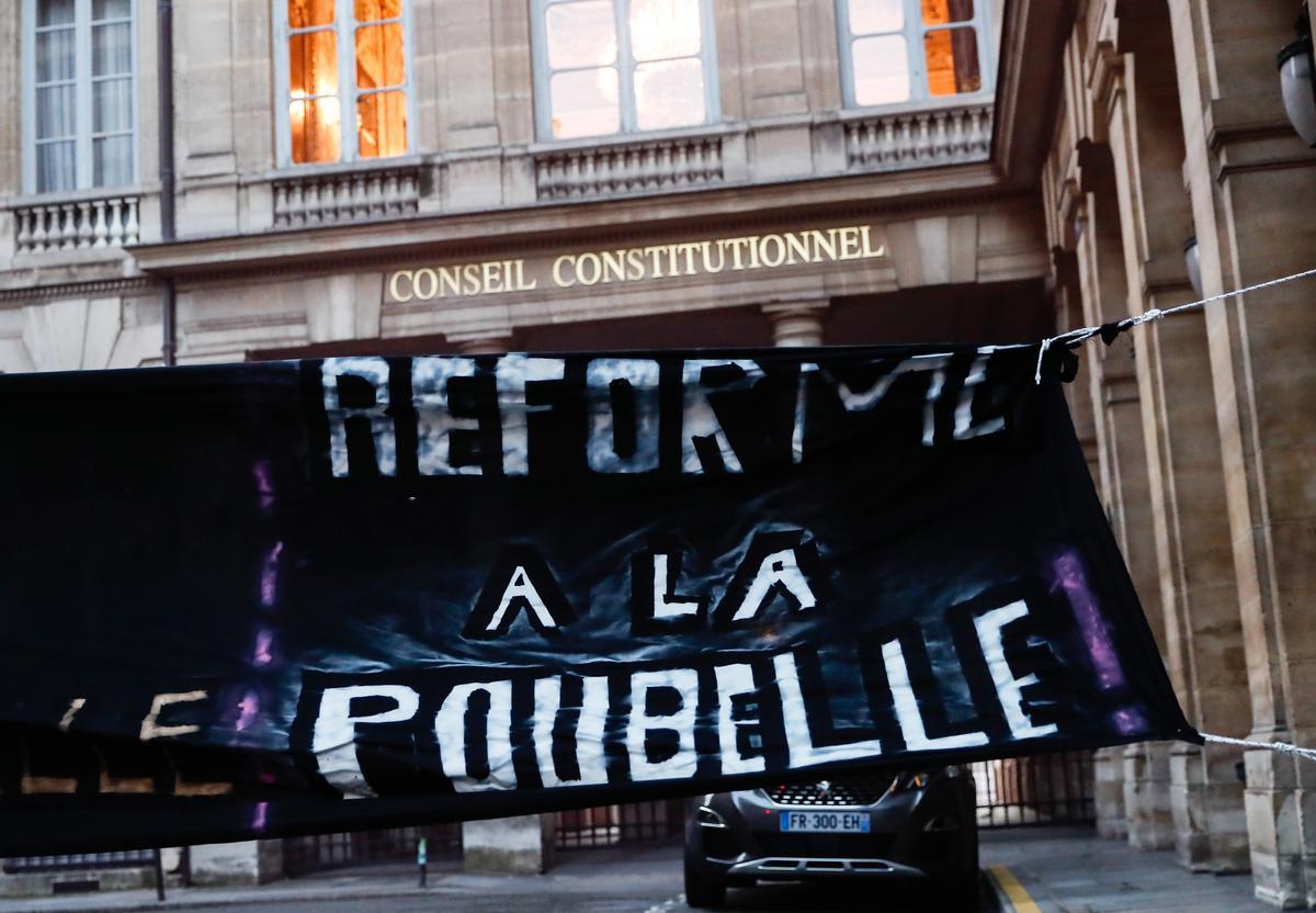 Protesta contra la reforma de las pensiones frente al Consejo Constitucional en París