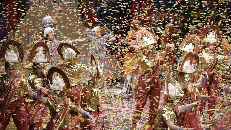 La corrupción política, el precio de la vivienda, el Huerna... las charangas de Gijón alzan la voz con pullas por doquier