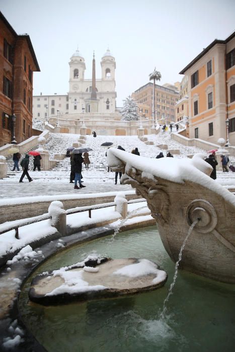 Roma celebra la llegada de la nieve