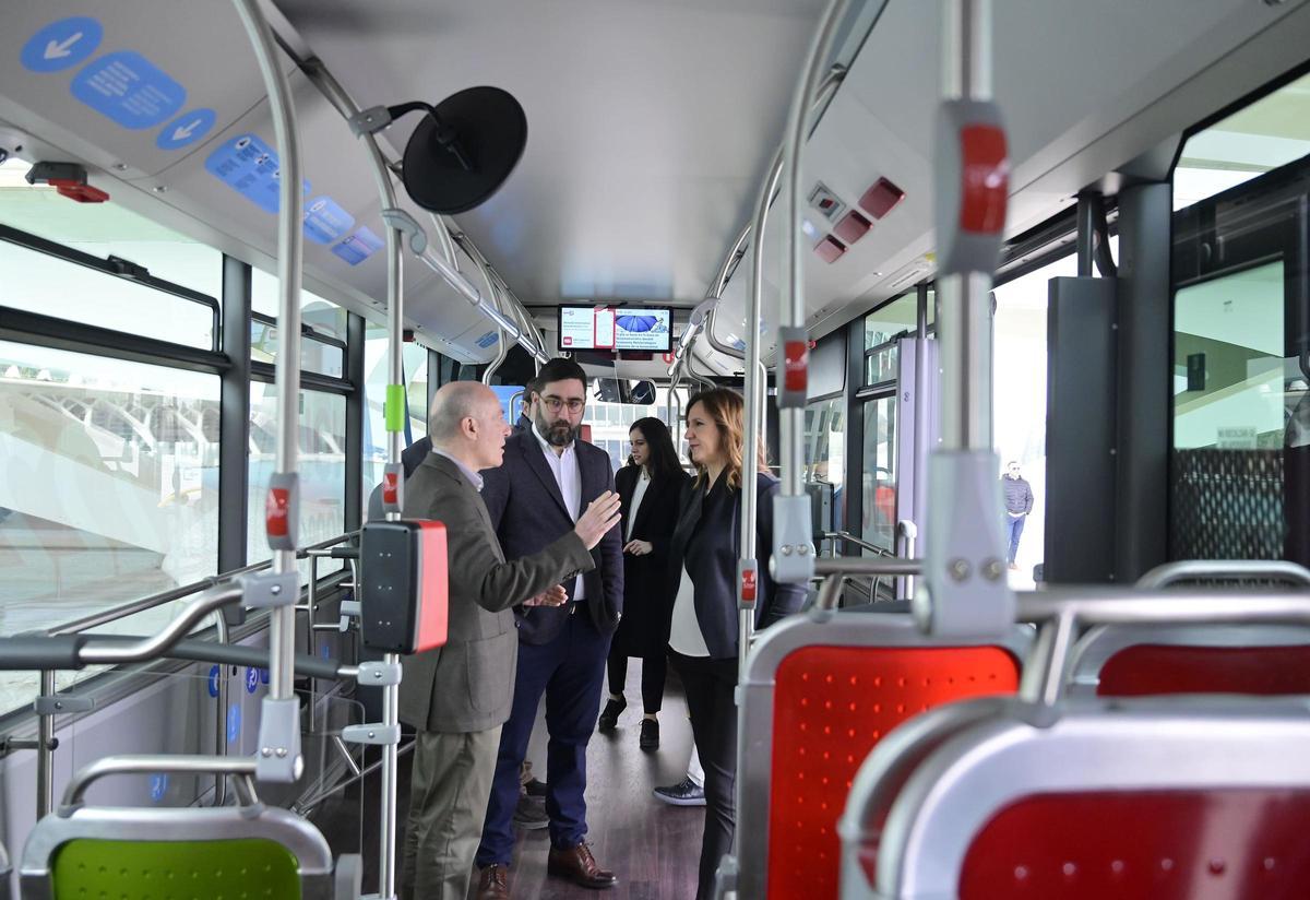 Recorrido por el interior de los nuevos autobuses.