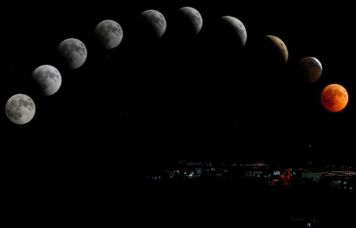 Evolución de un eclipse lunar desde la vista de un mirador urbano, este viernes así se verá el cielo de Madrid