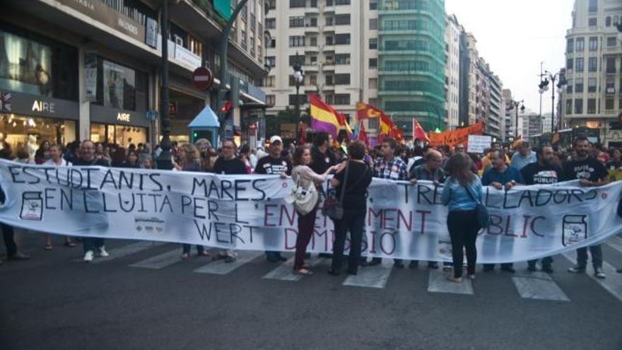 Estudiantes y padres toman las calles contra Wert y los recortes