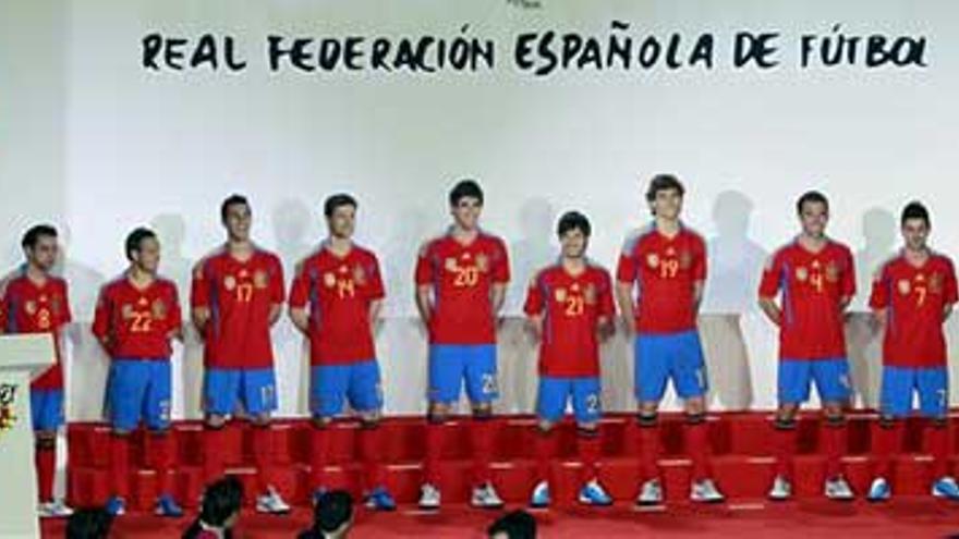La selección española de fútbol estrena camiseta