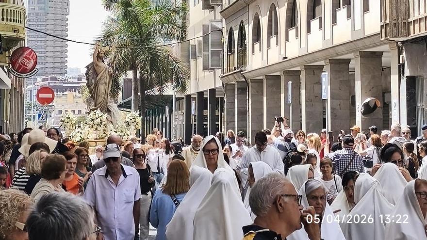 Procesión del Señor Resucitado por las calles del Puerto