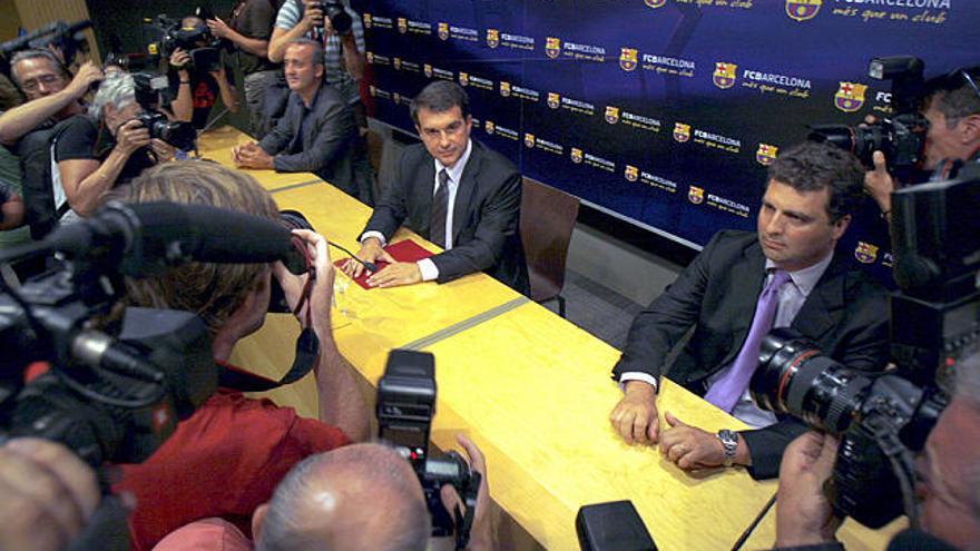 Referéndum. Laporta, en la rueda de prensa celebrada ayer en Barcelona tras la dimisión de ocho de los directivos de la junta del club.