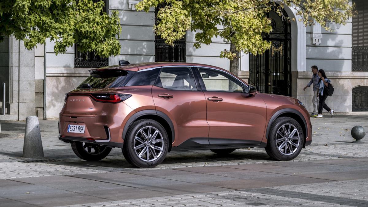 Lexus, en dengeli kaplamayla LBX 2026 serisini genişletiyor