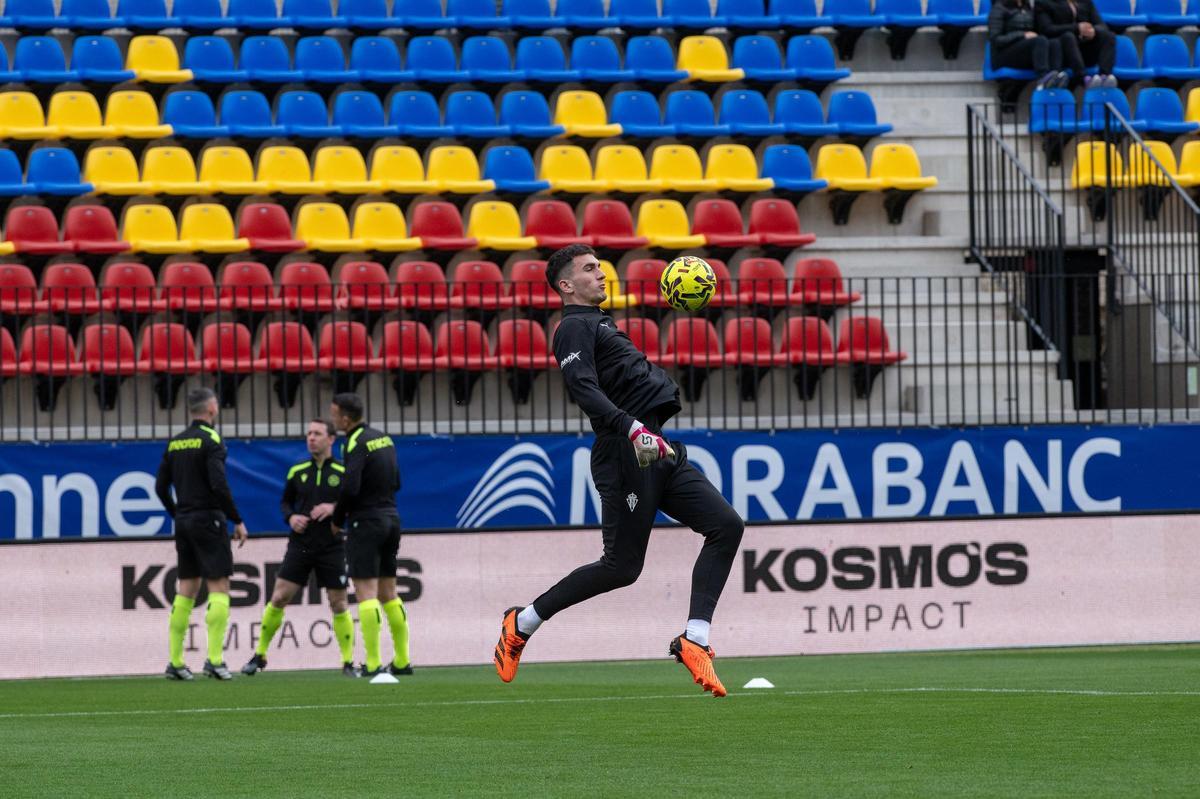 En imágenes: las fotos del partido entre el Andorra y el Sporting de Gijón