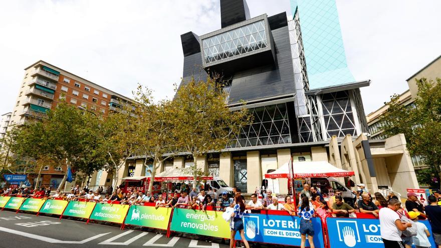 Vídeo | Gran ambiente en Zaragoza con la llegada de la etapa 12 de La Vuelta