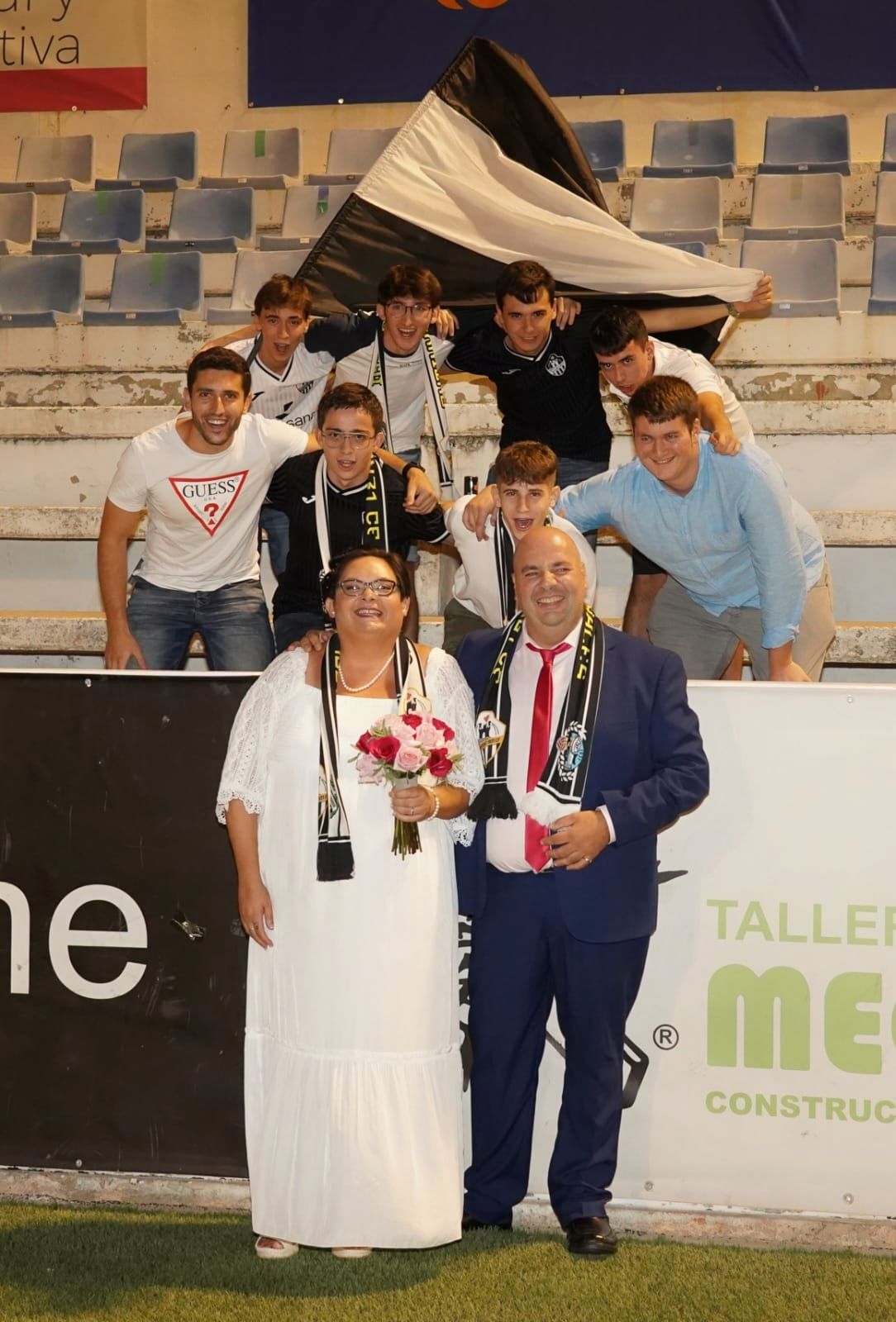 El estadio El Clariano de Ontinyent acoge la primera boda de su historia