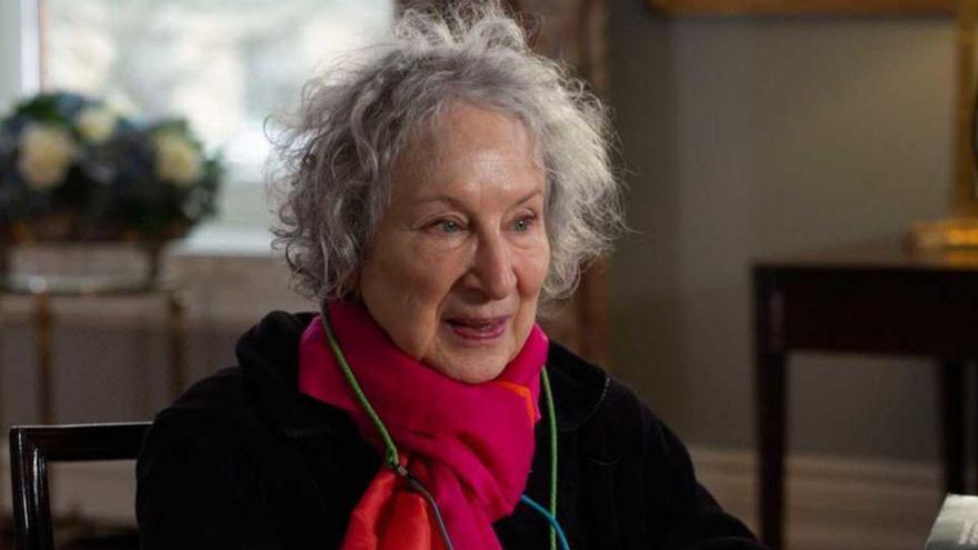 «Margaret Atwood. Una palabra tras otra tras otra es poder»