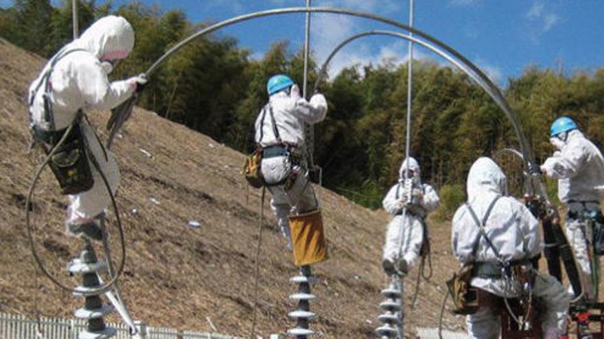 Hospitalizados dos operarios de Fukushima por radiación.