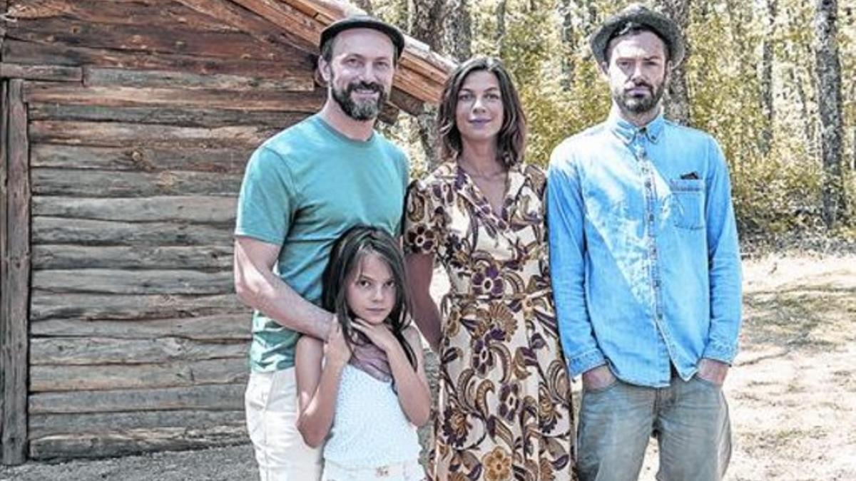 Los protagonistas 8 Will Keen, la niña Dafne Keen, Natalia Tena y David Leon.