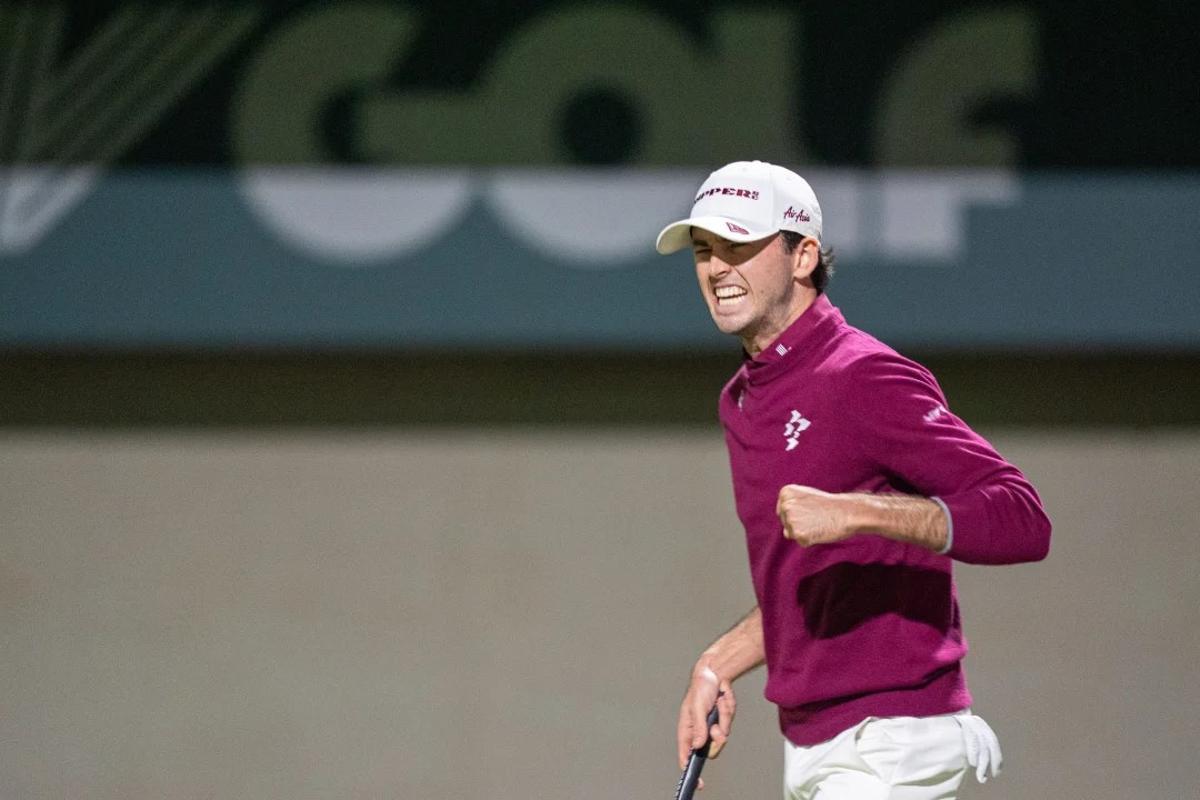 Elvis Smylie celebra la victoria en Riyadh después de superar a Jon Rahm por un solo golpe