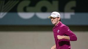 Elvis Smylie celebra la victoria en Riyadh después de superar a Jon Rahm por un solo golpe