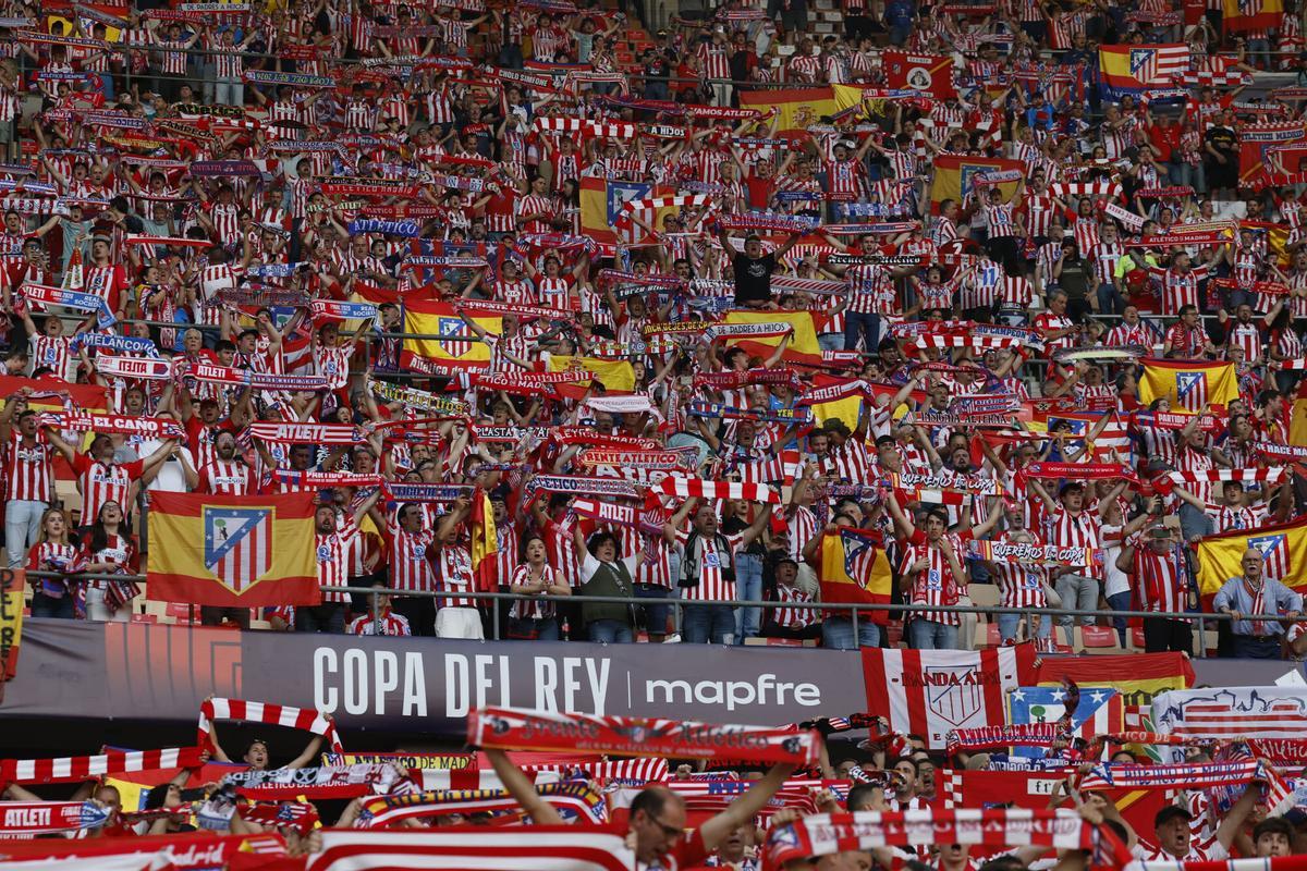 La afición del Atlético de Madrid antes de comenzar la final de la Copa del Rey.
