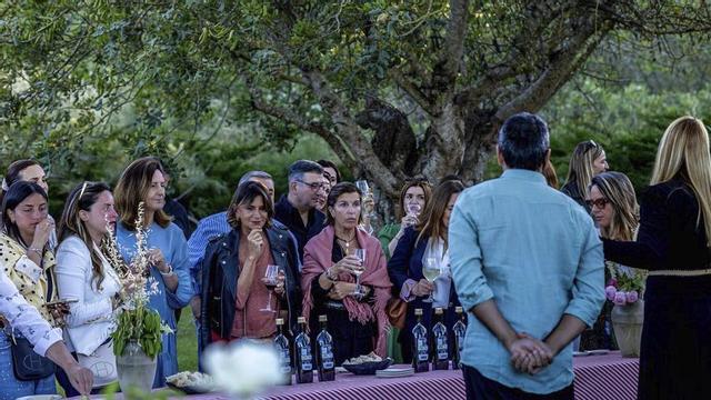 Durante el evento se celebró una cata de aceite a cargo del sumiller de Can Secret. |  | FOTOS: CAN SECRET