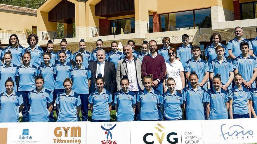 El Club Esportiu Xelska presenta a sus gimnastas y técnicos