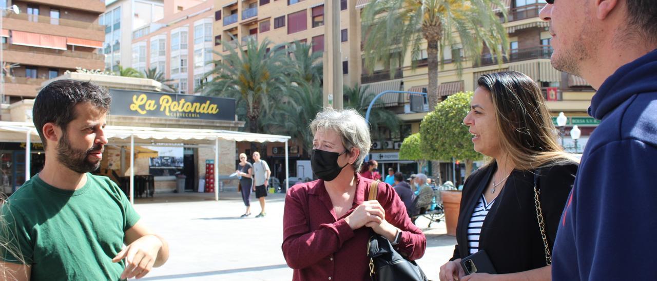 El encuentro en el mercado de Alicante con los vendedores de Elche