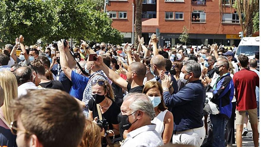 Els assistents no van mantindre les distàncies i molts no portaven mascareta.